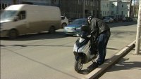 В Мичуринске водитель скутера сбил ребенка В Мичуринске водитель скутера сбил ребенка