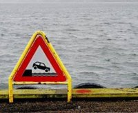 Под Тамбовом автомобиль «Жигули» упал в реку, водитель погиб Под Тамбовом автомобиль «Жигули» упал в реку, водитель погиб