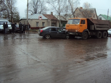 В Тамбове водитель легковушки врезался в «КАМАЗ»