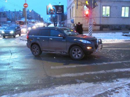 Китайский внедорожник сбил пешехода в Белгороде