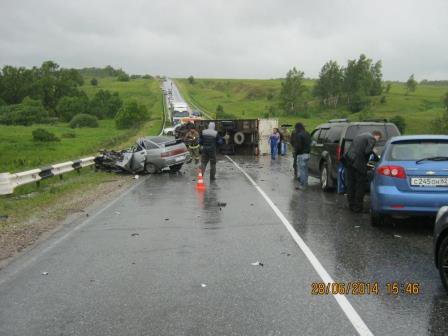 В Рязанской области в столкновении с грузовиком погиб водитель легковушки