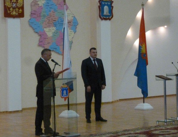 Александр Никитин получил удостоверение об избрании главой администрации области