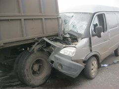 Автомобилист получил смертельные травмы, догнав грузовик