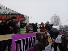 Более 3 тысяч человек вышли на митинг в Дмитриевке против мусорного полигона