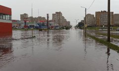 Ливень парализовал отдельные улицы в Тамбове Ливень парализовал отдельные улицы в Тамбове