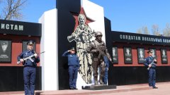 В Мичуринске торжественно открыли памятник российскому солдату 