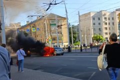 В Тамбове сгорел автомобиль В Тамбове сгорел автомобиль