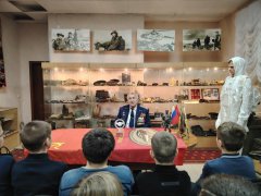 Ветеран Афганистана В.М. Воротников провел урок патриотизма для школьников Мичуринска Ветеран Афганистана В.М. Воротников провел урок патриотизма для школьников Мичуринска